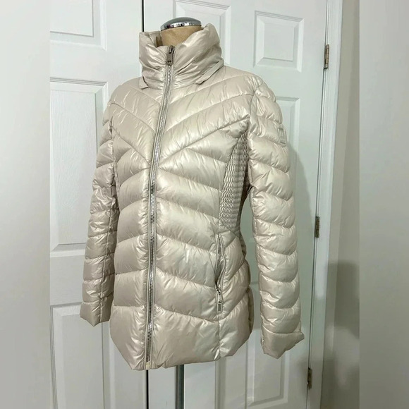 Kenneth Cole New York Women's Coat Size L. Color Ivory- New without tags